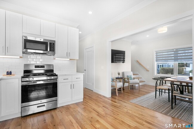 Building Photo - 12 Sandy Way