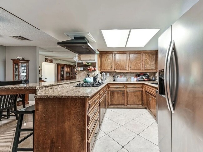 Building Photo - Beautiful Solar-Powered 4 Bedroom Home