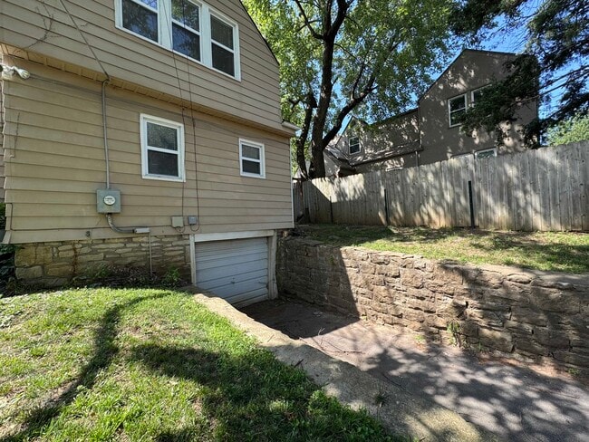 Building Photo - 738 E Meyer Blvd