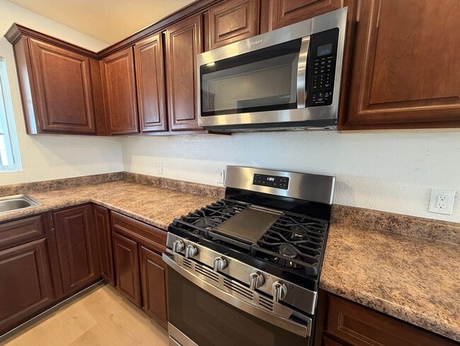 Building Photo - Spacious 4 Bed 3 Bath Single-Level Home | RV Gate | Huge Yard | Bright Open Layout