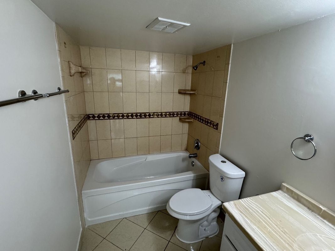 Building Photo - 3101 Oakland Shores Dr