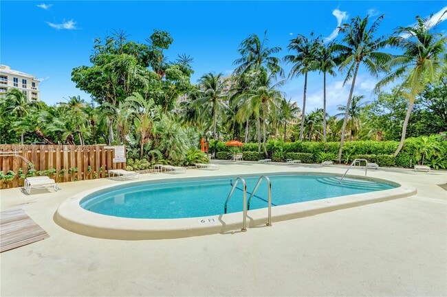Building Photo - 550 Ocean Dr