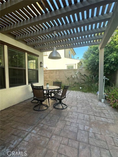 Building Photo - 73 Wildvine