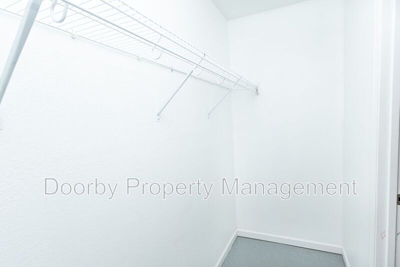 Building Photo - 3850 Youngstown Rd