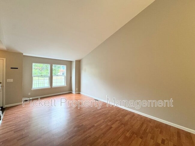 Building Photo - 1081 NE Shadybrook Ct