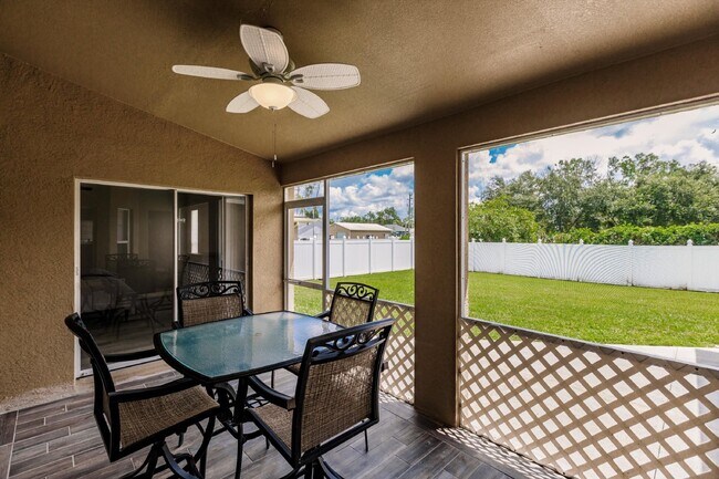 Building Photo - "Charming 3-Bedroom Home with 2 Full Baths and Spacious 2537 Sq Ft in North Port, FL!"