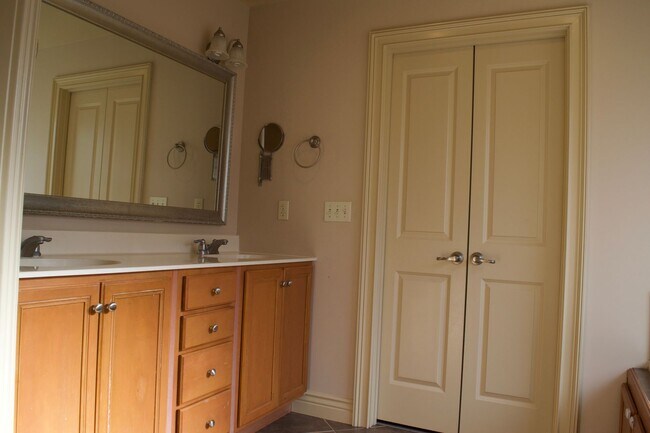 Building Photo - Marvelous 3 Bedroom House In Mill Creek Ma...