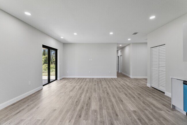 Building Photo - 1134 Sunrise Blvd
