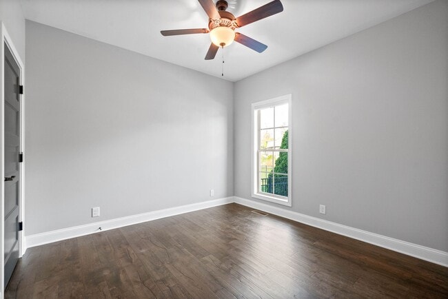 Building Photo - 250 Harrowgate Dr