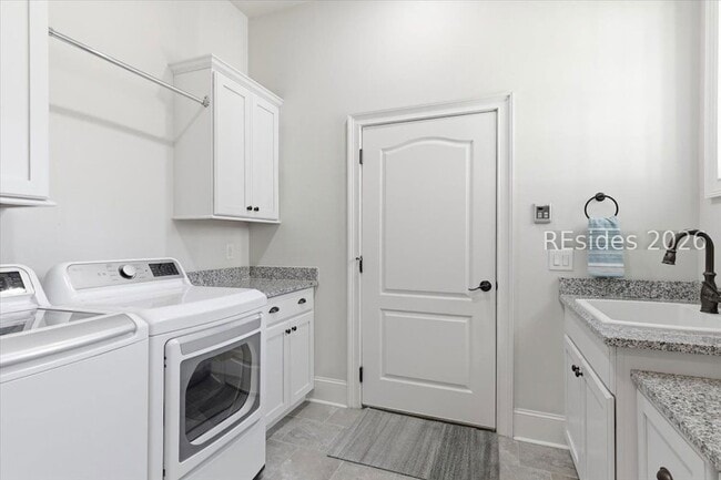 Building Photo - 165 Topside E