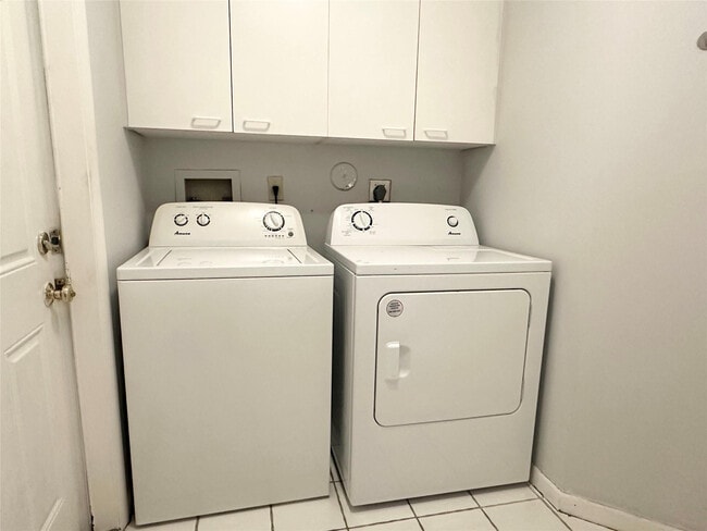 Building Photo - 10461 NW 12th Ct