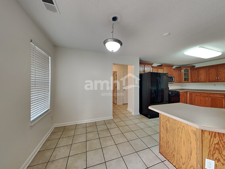 Building Photo - 8014 New Castle Cv