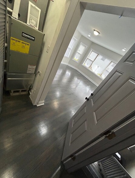 Building Photo - 7730 S Cornell Ave