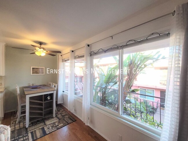 Building Photo - Charming 1 Bedroom Condo Steps From the Oc...