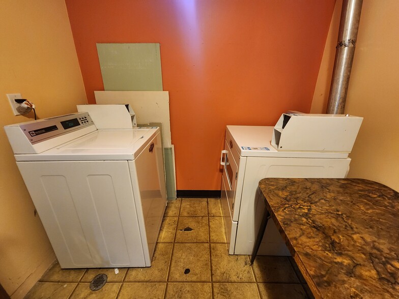 In building coin operated laundry - 4004 Cope St