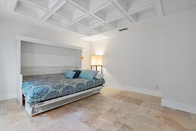 Building Photo - 1421 Ponce de Leon Dr