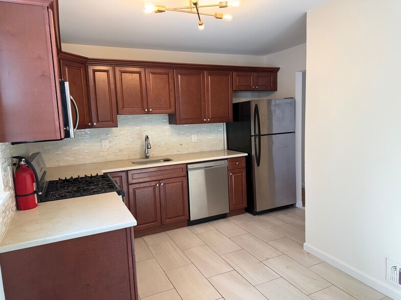 Kitchen - 18 Cooper Dr