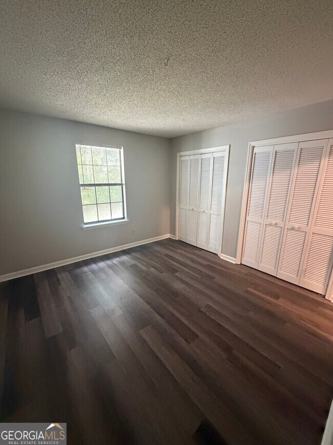 Building Photo - 425 Admiral's Walk Dr