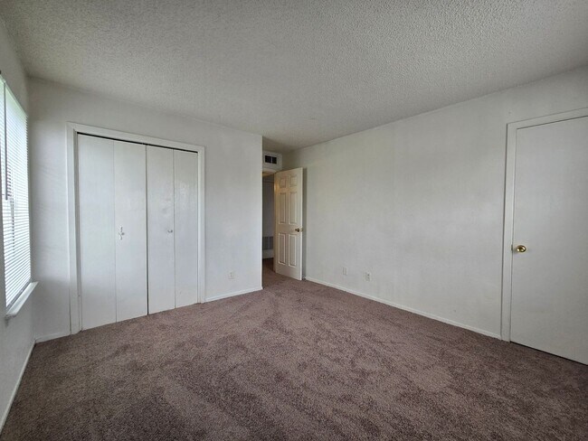 Building Photo - 1305 Quail Cir