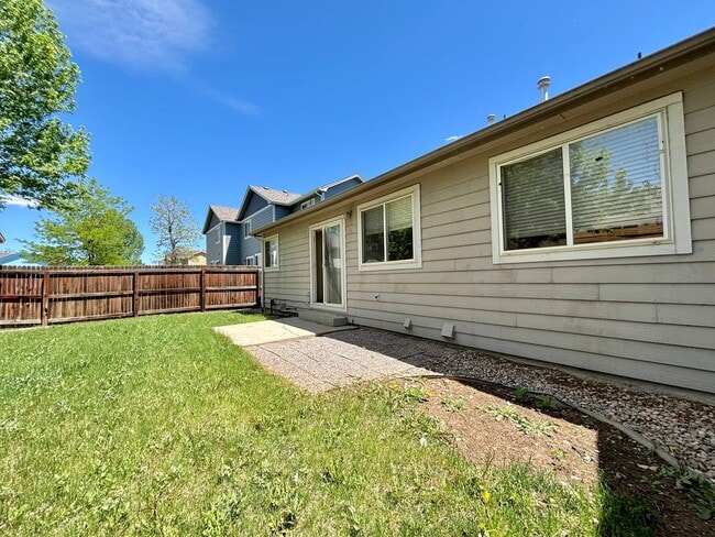 Building Photo - Beautiful Duplex with Attached Garage and ...