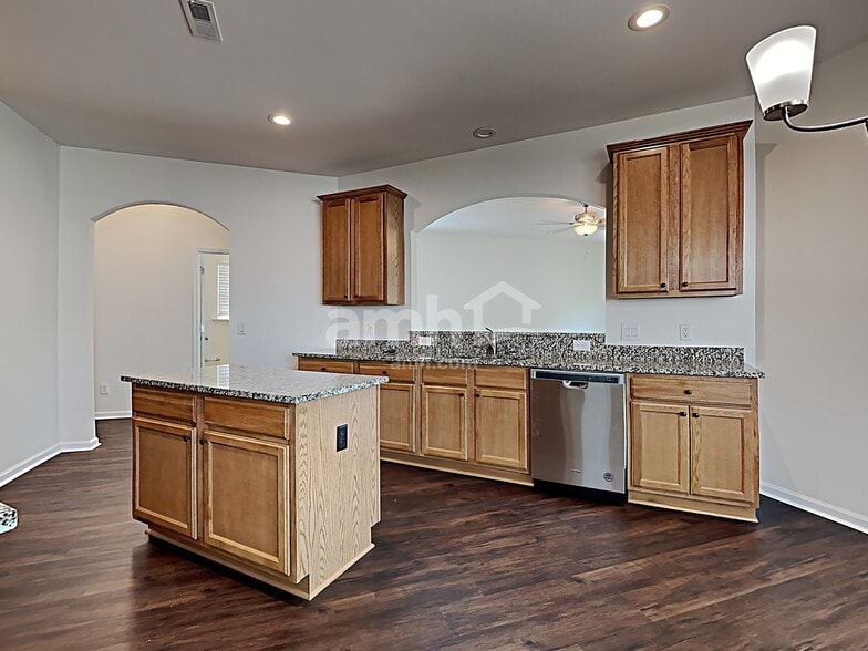 Building Photo - 37 Sand Live Oak Dr