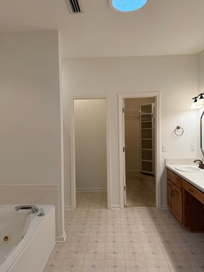 Building Photo - 118 Windover Way