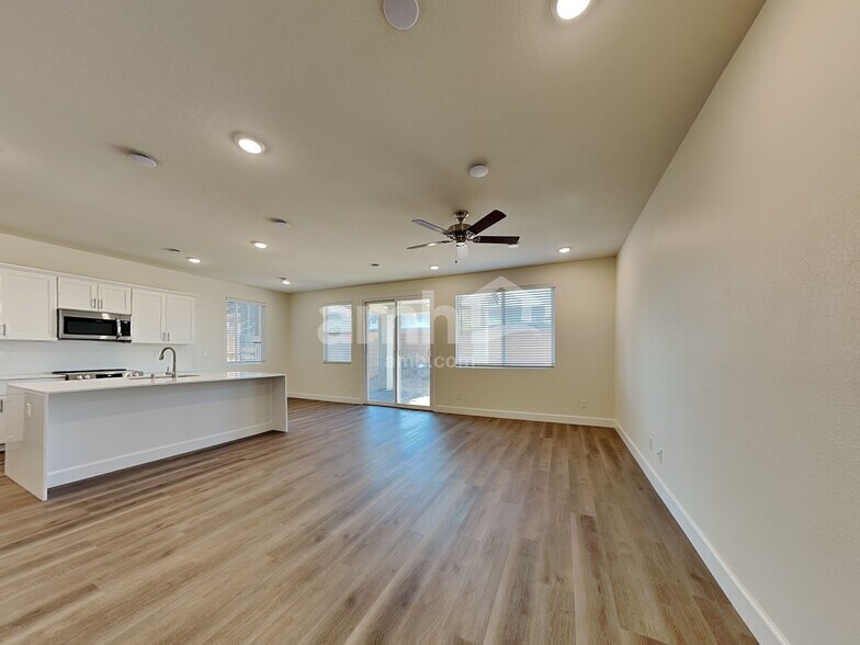 Building Photo - 8906 Dwarf Chin Ave