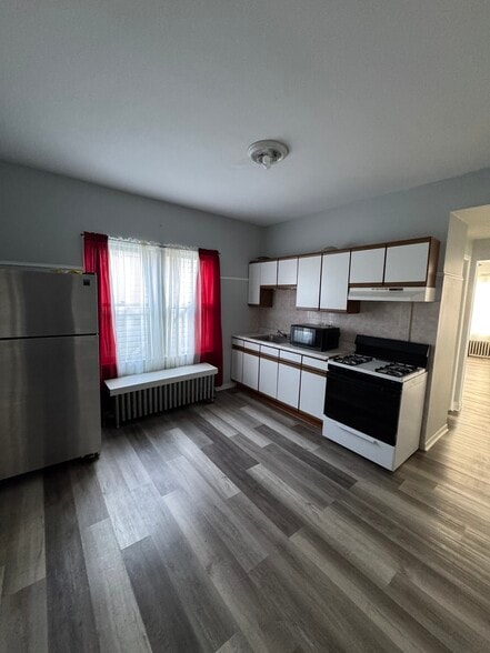 Building Photo - 4215 S Washtenaw Ave