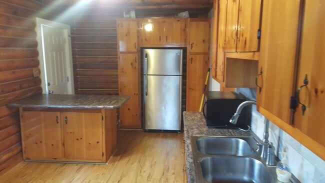 Building Photo - Duplex 2 bedroom 1 bath