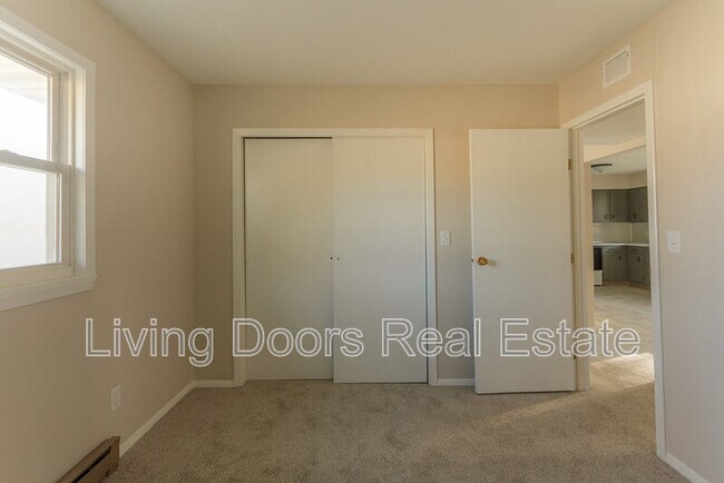 Building Photo - 402 W Eldora Ave