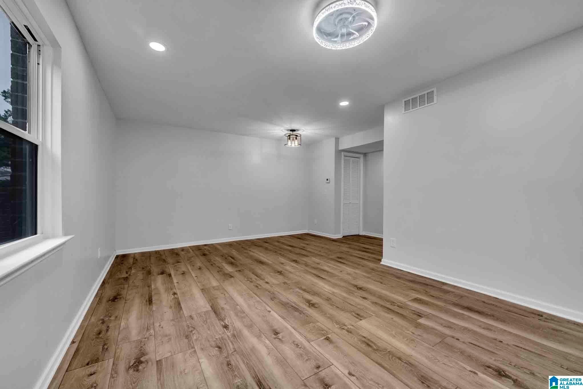 Building Photo - 828 Beacon Pky E