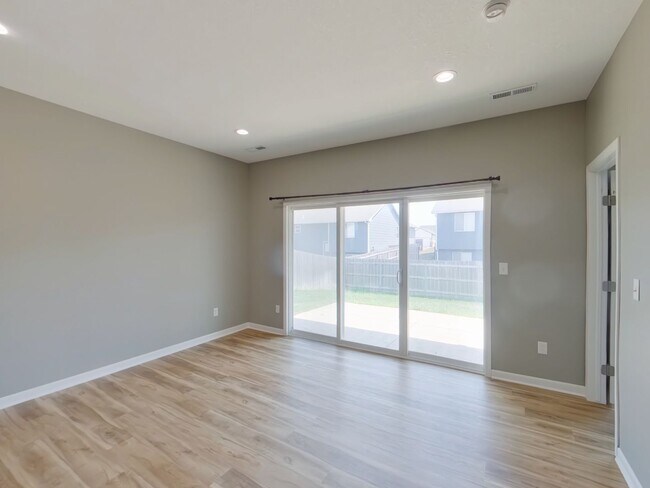 Building Photo - 5293 N Toben Ct