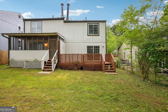 Building Photo - 2049 Charter Ln