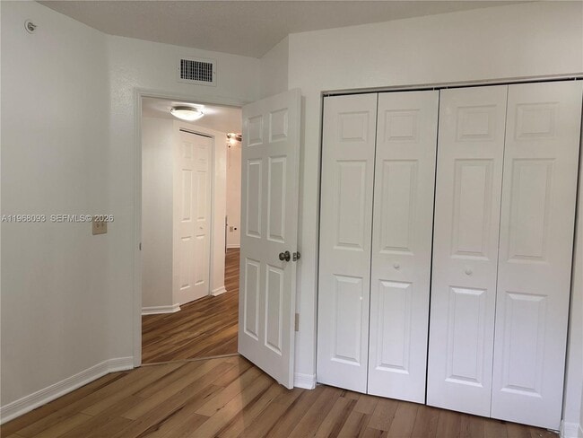 Building Photo - 2433 Centergate Dr