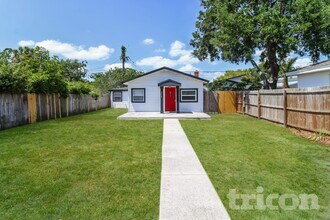 Building Photo - 3250 Prescott St N