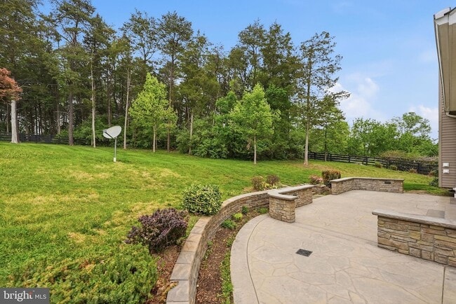 Building Photo - 42240 Hiddenwood Ln
