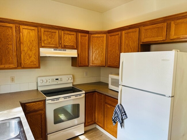 Building Photo - Charming Home in Terrific Central Location