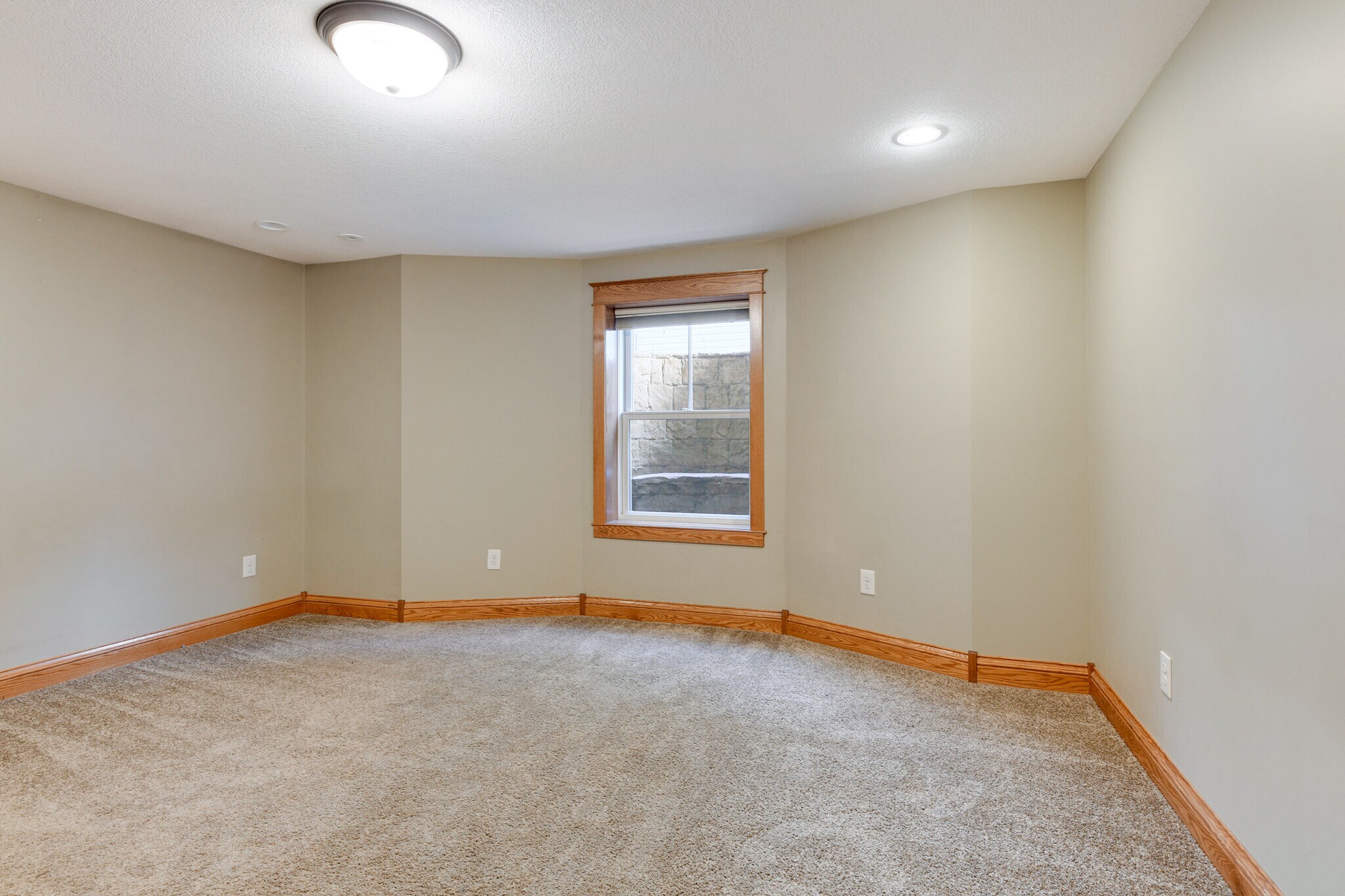 Building Photo - 1395 Englewood Ave