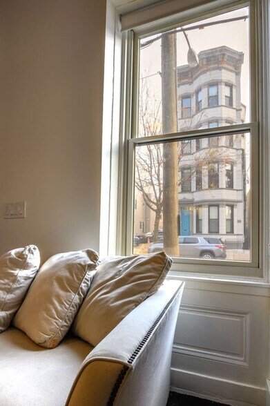 Building Photo - 1421 Elm St