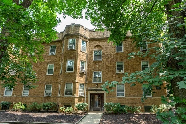 Building Photo - 3703 N Hoyne Ave