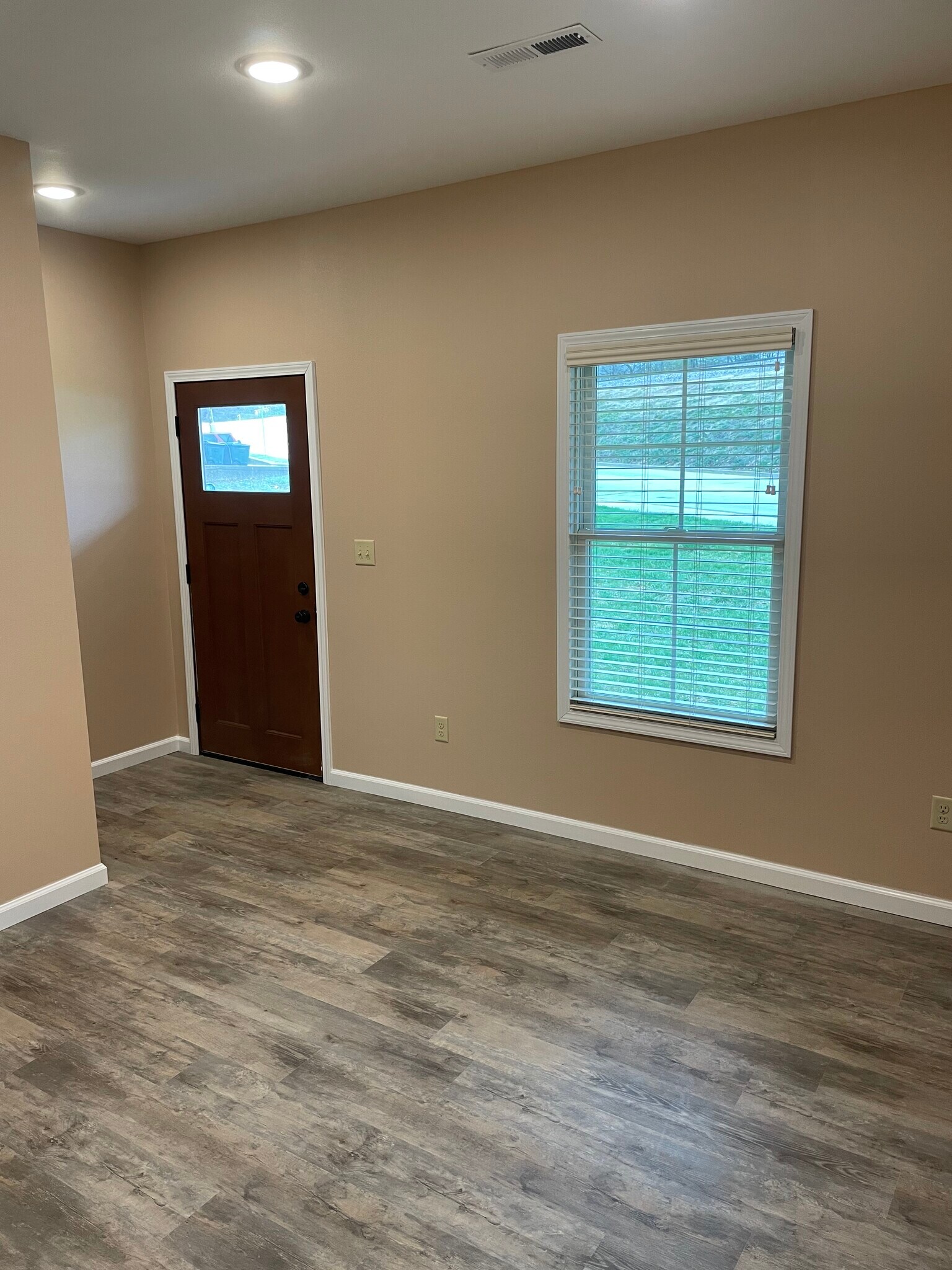 Building Photo - 1206 Bardsley Rd