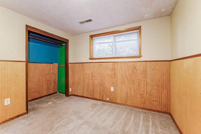 Building Photo - 8419 121st St E