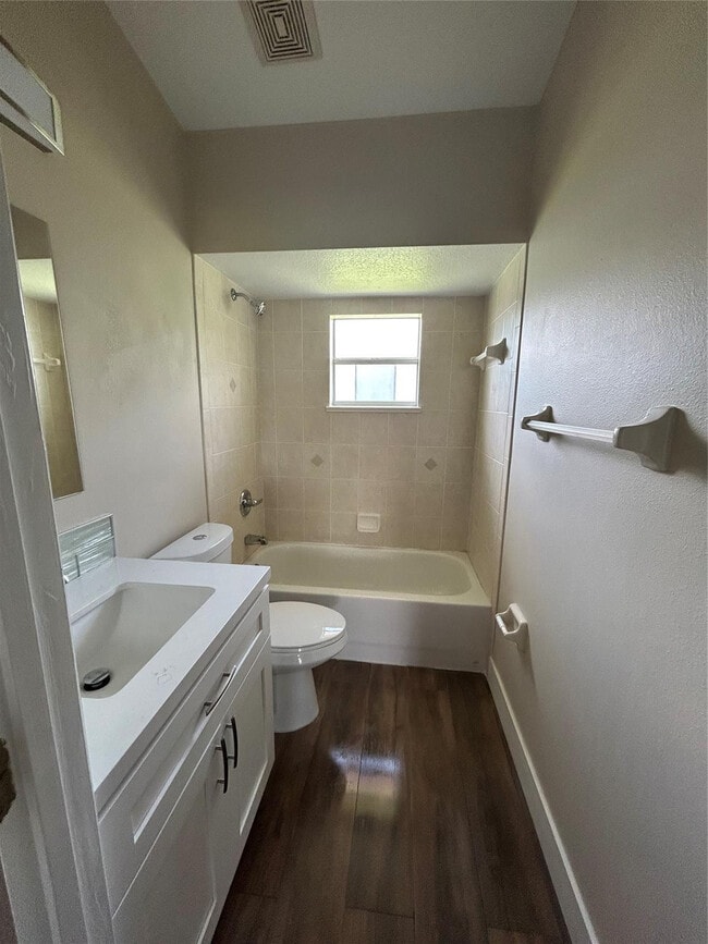 Building Photo - 214 Eldron Blvd NE