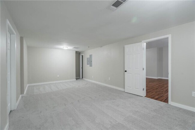 Building Photo - 2121 Spring Sound Ln