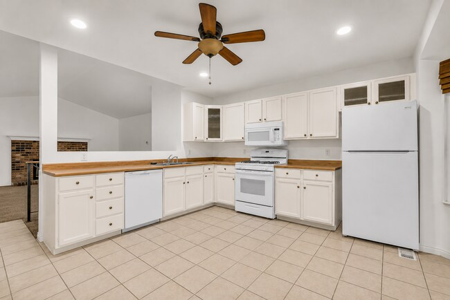 Building Photo - Charming Farmington Home in Peaceful Cul-de-Sac - Newly Painted Cabinets