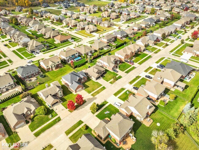 Building Photo - 45431 Pentwater Dr