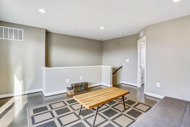 Building Photo - GREAT LOCATION!! Stunning 3BD/3.5BA luxury 4-level townhouse!
