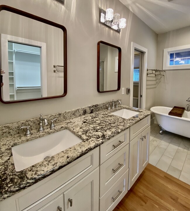 Building Photo - 305 Mallard Ave