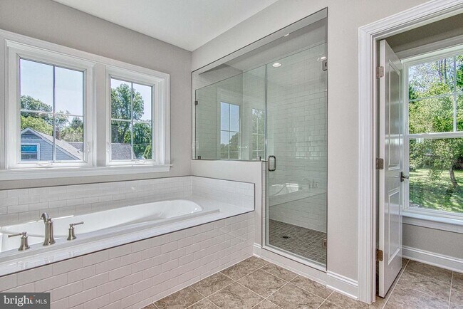 Building Photo - 3100 Greenway Blvd