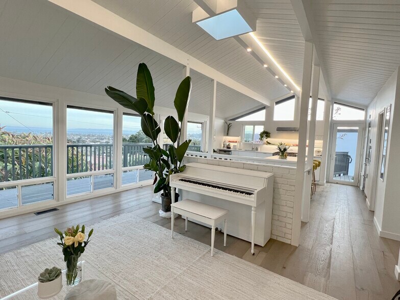 Primary Photo - 1252 De la Guerra Rd